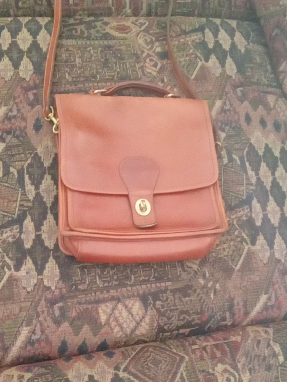 VERY CLASSY VINTAGE COACH PURSE